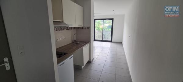 A louer trois grands studios neufs - pour ETUDIANTS - à la porte de l'université du Tampon