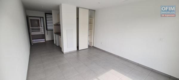 A louer trois grands studios neufs - pour ETUDIANTS - à la porte de l'université du Tampon