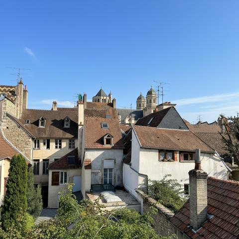 Duplex
                                                                                                                                                                                                                                                                                                                        3 pièce(s)                                                                                                                                                                                                          1 chambre(s)                                                                                                                                                                                                          92  m²
