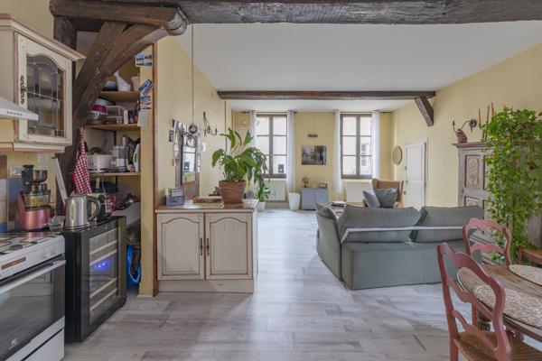 Duplex
                                                                                                                                                                                                                                                                                                                        3 pièce(s)                                                                                                                                                                                                          1 chambre(s)                                                                                                                                                                                                          92  m²