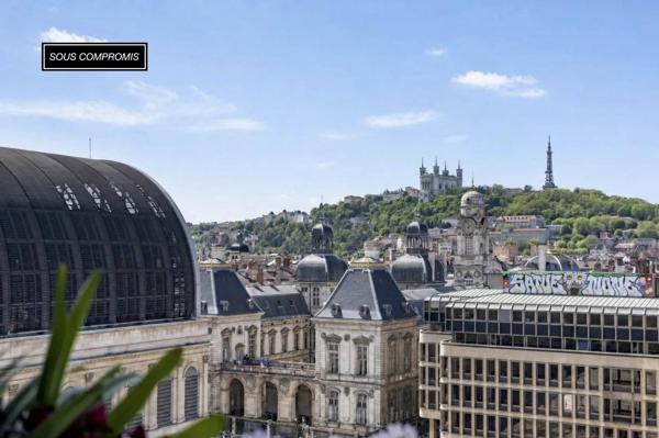 LYON 1 - PLACE LOUIS PRADEL