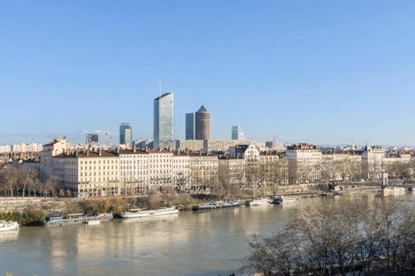 LYON 1 - PLACE LOUIS PRADEL
