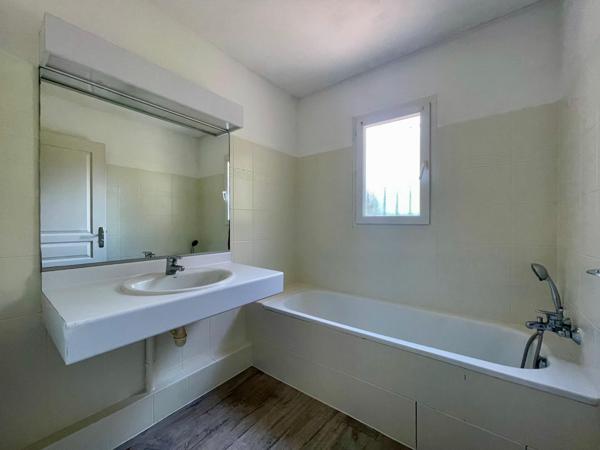 Saint-Raphaël proche centre-appartement T4 de 83m2 avec jardin