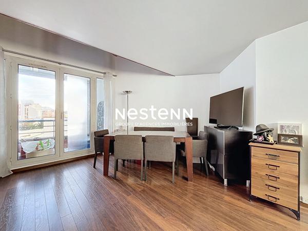 Appartement Saint Ouen Sur Seine 5 pièce(s) 108 m2 - Mairie de Saint Ouen - Metro 14 et 13 - Commerces et Transports