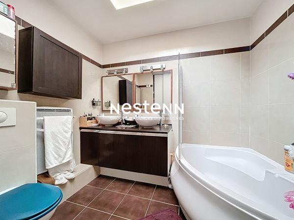 Appartement Saint Ouen Sur Seine 5 pièce(s) 108 m2 - Mairie de Saint Ouen - Metro 14 et 13 - Commerces et Transports