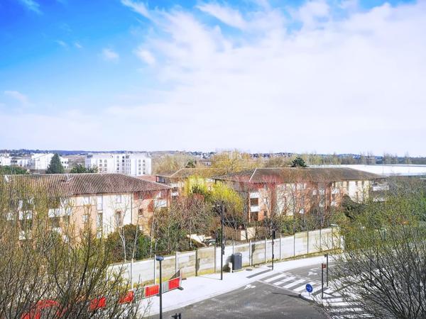 T3 traversant lumineux avec balcons