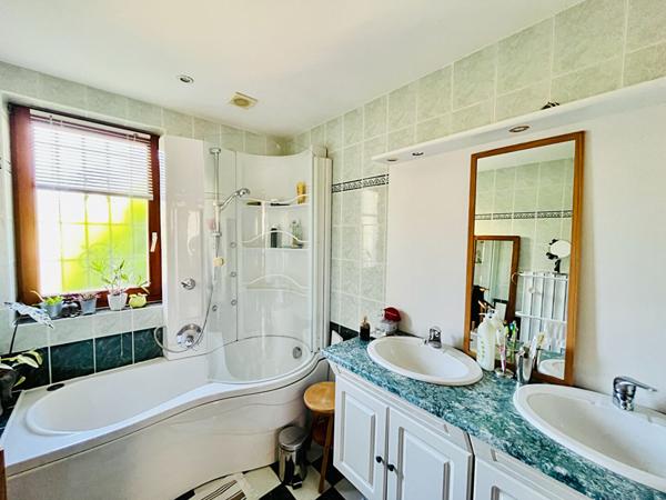 Maison - 6 pièces - 147 m²