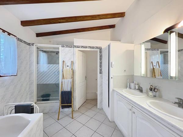 ENSEMBLE DE GITES, 3.68ha PYRENEES ORIENTALES