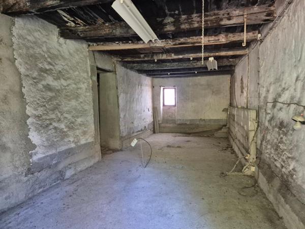 AVALATS, MAISON A RESTAURER DE 150 M2