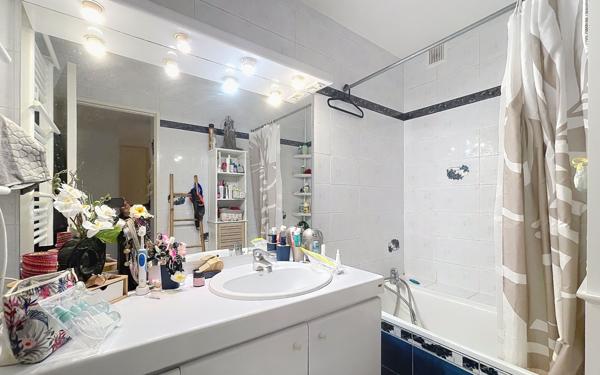 Appartement à vendre    3 pièces • 70 m2 Le Cannet