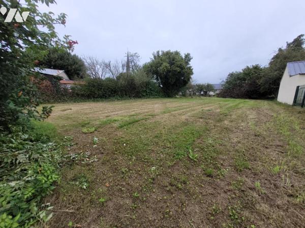 BAZOUGERS - TERRAIN CENTRE BOURG