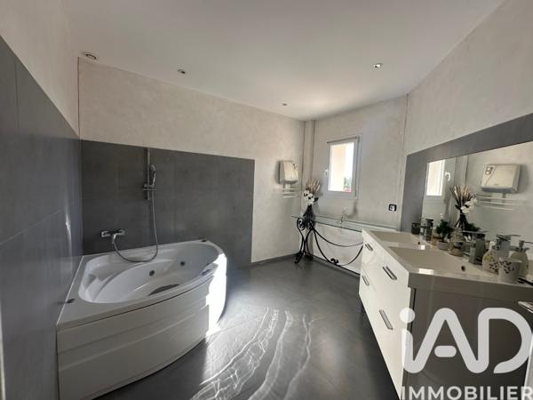 Maison à vendre 5 pièces 190 m² Le Cannet-des-Maures
