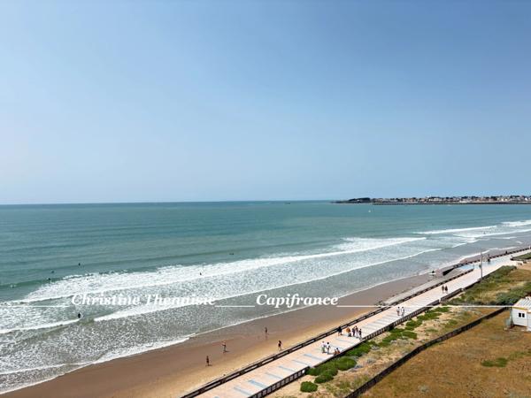 Appartement à vendre VUE MER - 2 chambres - 2 balcons fermés - Parking - Cave - Accès direct au remblai de la grande plage SAINT GILLES CROIX DE VIE (85)