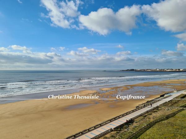 Appartement à vendre VUE MER - 2 chambres - 2 balcons fermés - Parking - Cave - Accès direct au remblai de la grande plage SAINT GILLES CROIX DE VIE (85)