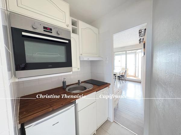 Appartement à vendre VUE MER - 2 chambres - 2 balcons fermés - Parking - Cave - Accès direct au remblai de la grande plage SAINT GILLES CROIX DE VIE (85)