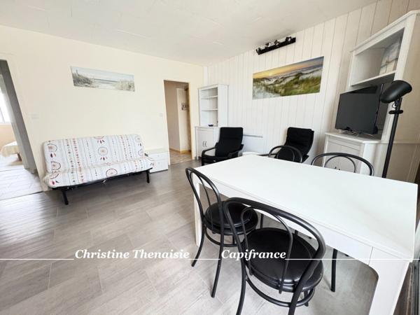 Appartement à vendre VUE MER - 2 chambres - 2 balcons fermés - Parking - Cave - Accès direct au remblai de la grande plage SAINT GILLES CROIX DE VIE (85)