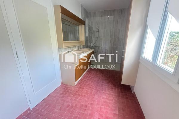 Maison 3 chambres, magnifique jardin, 3 garages