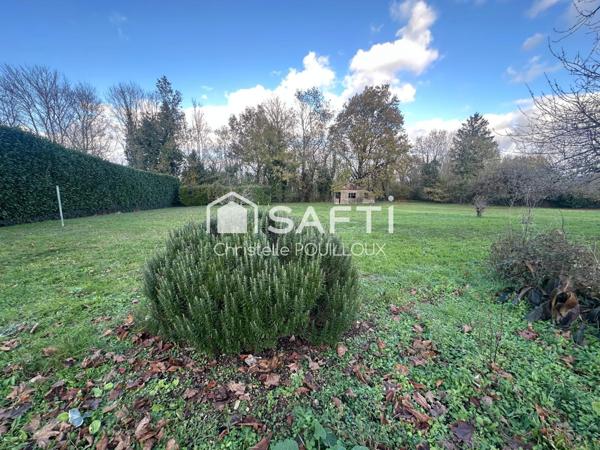 Maison 3 chambres, magnifique jardin, 3 garages