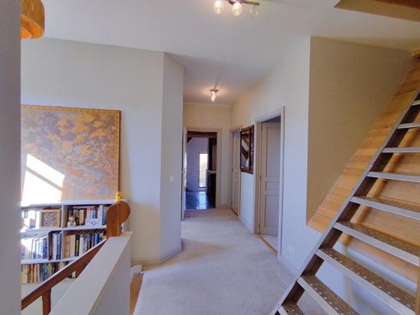 Demeure  8 pièce(s) 239 m2