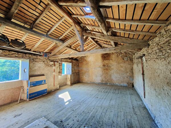 Maison T3 avec dépendances et jardin