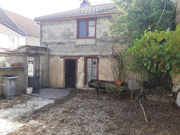 Maison  avec dépendances et terrain