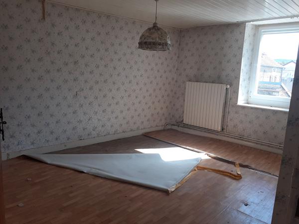 Maison  avec dépendances et terrain