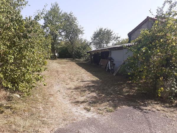 Maison  avec dépendances et terrain