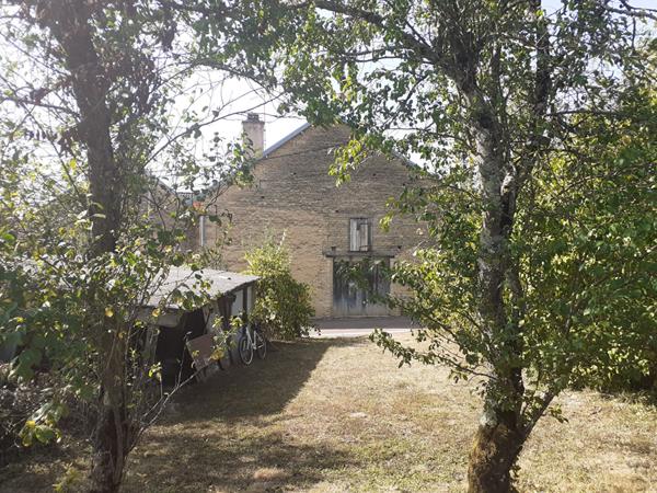 Maison  avec dépendances et terrain