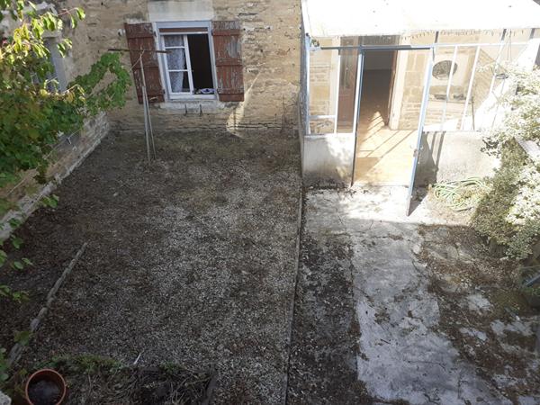 Maison  avec dépendances et terrain