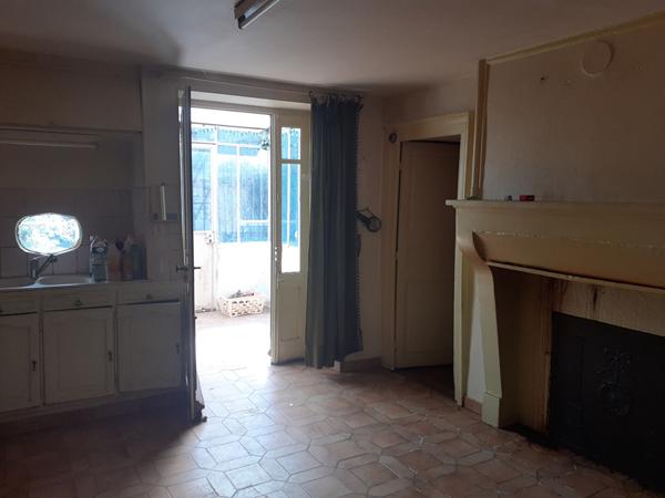 Maison  avec dépendances et terrain