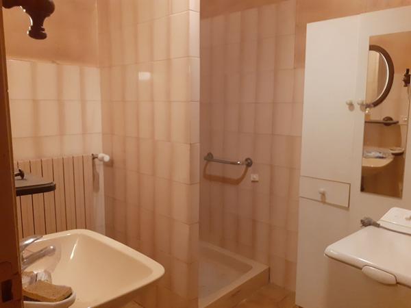 Maison  avec dépendances et terrain