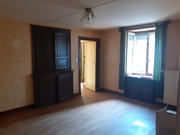 Maison  avec dépendances et terrain