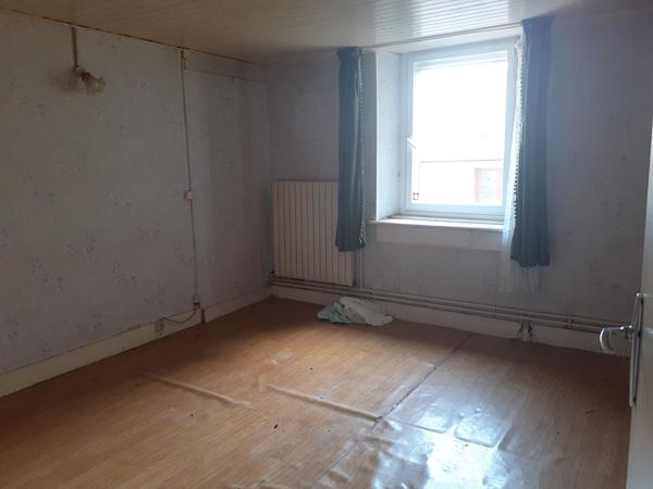 Maison  avec dépendances et terrain