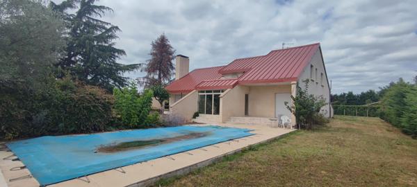 Maison d Architecte avec Piscine sur Grand Terrain Arbore - Proche Commodites !