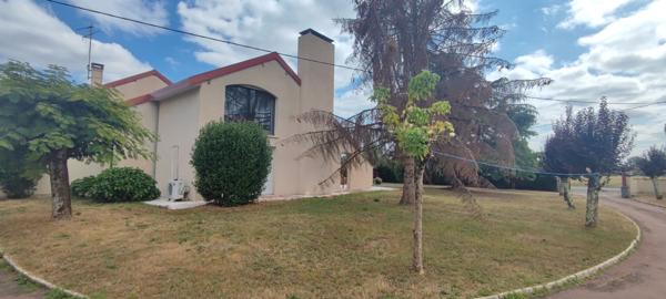 Maison d Architecte avec Piscine sur Grand Terrain Arbore - Proche Commodites !