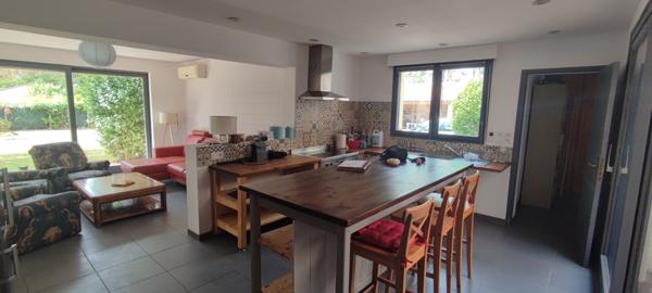 Maison d Architecte avec Piscine sur Grand Terrain Arbore - Proche Commodites !