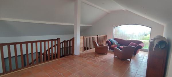 Maison d Architecte avec Piscine sur Grand Terrain Arbore - Proche Commodites !