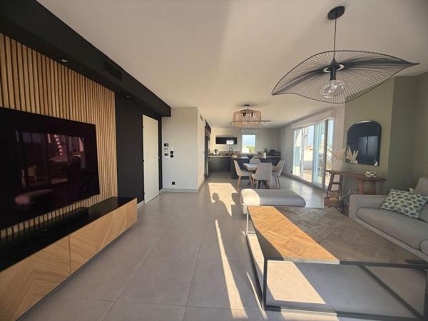 Appartement de standing au dernier étage  avec terrasse