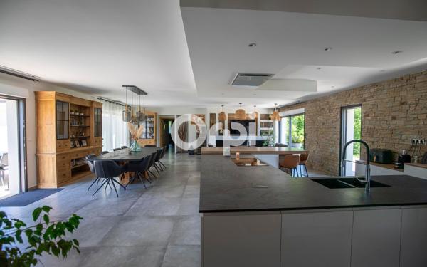 Maison à vendre    8 pièces • 263,74 m2 Condat-sur-Vienne