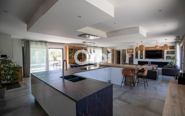 Maison à vendre    8 pièces • 263,74 m2 Condat-sur-Vienne