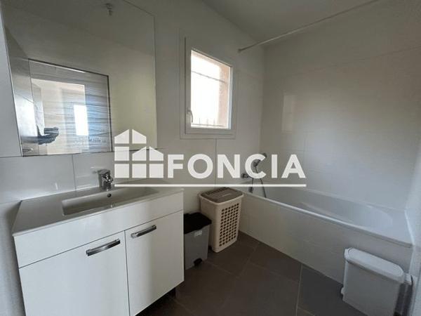 Location Maison 4 pièces 68.32 m² - 11 COURS DE LA LIBERATION Pierrevert 04860