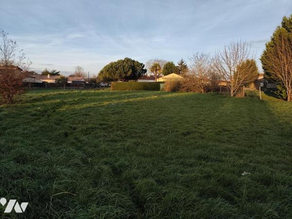 Belle parcelle à bâtir en zone UB