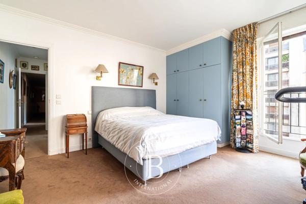 Paris 16ème, Appartement 2 Chambres -  121 m² à vendre