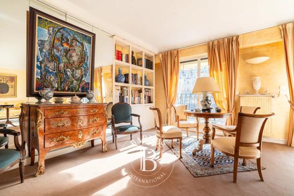 Paris 16ème, Appartement 2 Chambres -  121 m² à vendre