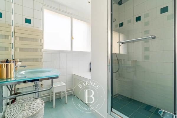 Paris 16ème, Appartement 2 Chambres -  121 m² à vendre