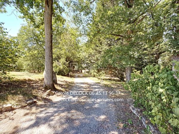 VILLA AVEC UNE PISCINE JOLI UN PARC !