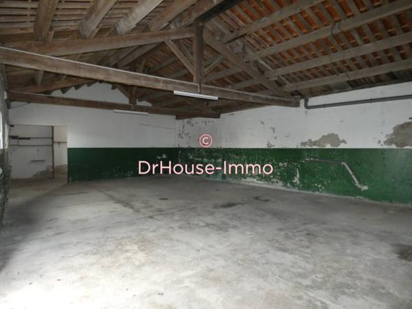 Parking / Box à vendre de 140 m²