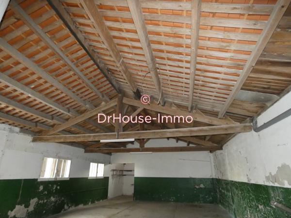 Parking / Box à vendre de 140 m²