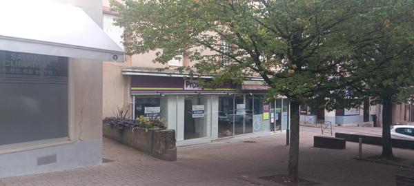 RODEZ, Place de la Madeleine, local commercial en RDC de 236 m² (magasin et arrière boutique)