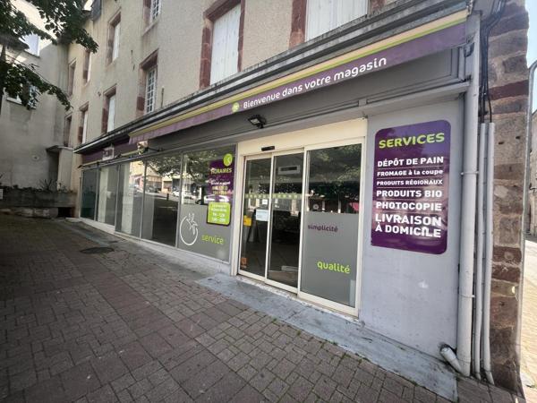 RODEZ, Place de la Madeleine, local commercial en RDC de 236 m² (magasin et arrière boutique)